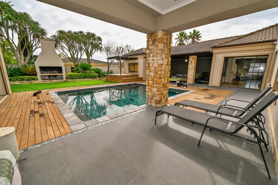 5 Bedroom Property for Sale in Vierlanden Western Cape